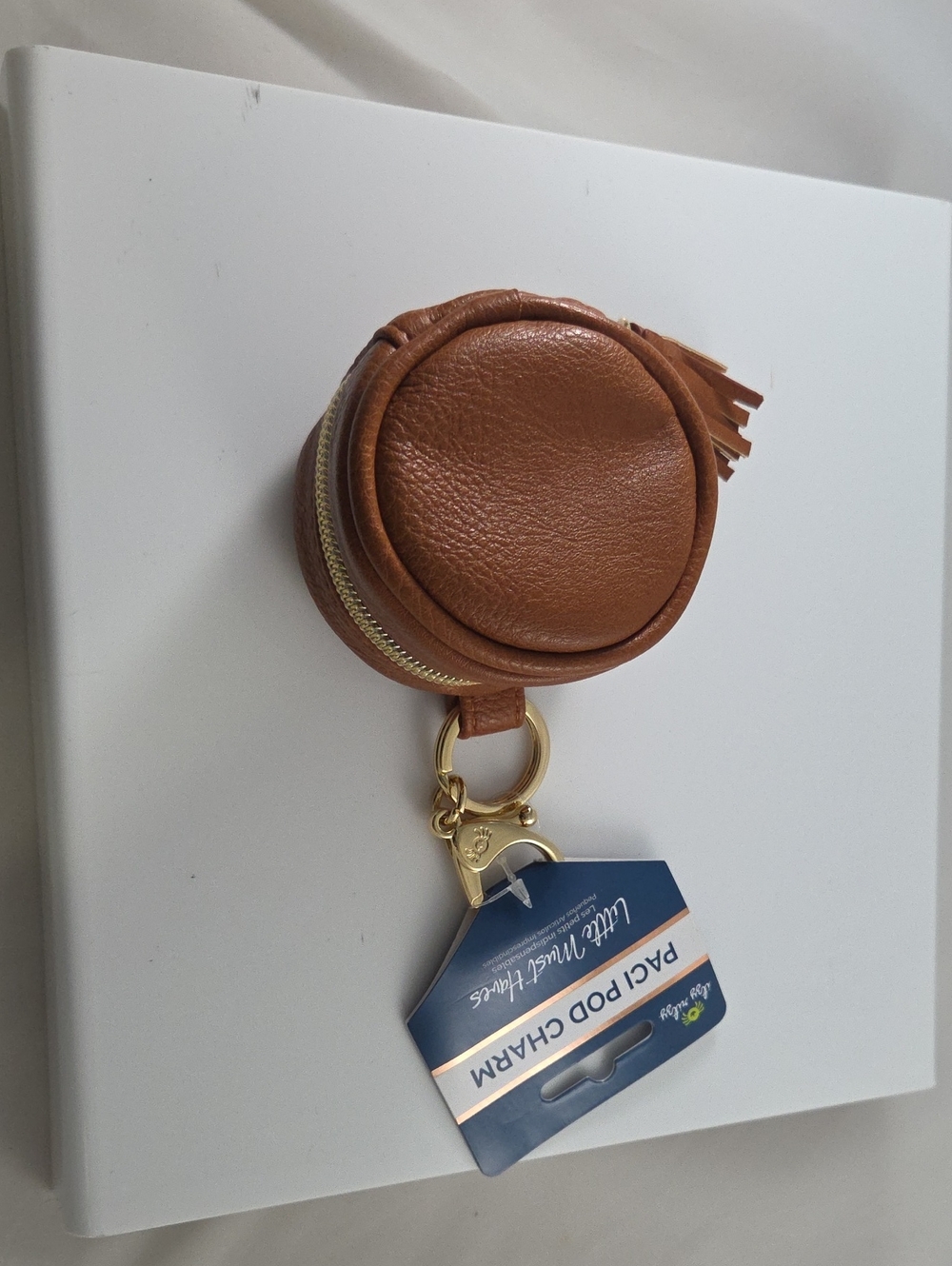 Itzy Ritzy Paci Pod Charm In Cognac - Picture 2 of 5